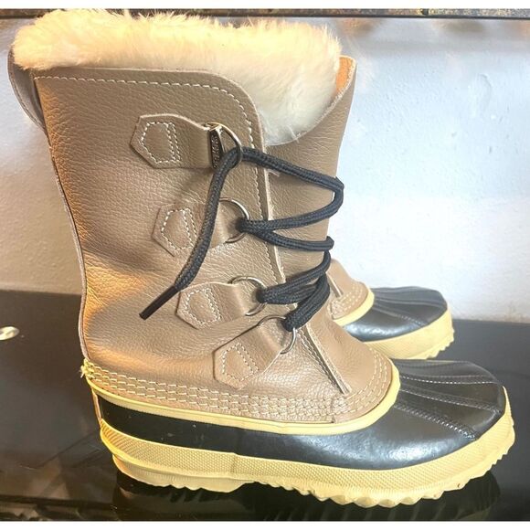 SOREL Manitou Made In Canada Tan Boots Women’s Duck Boots w Wool Liners Size 5 - Picture 3 of 12